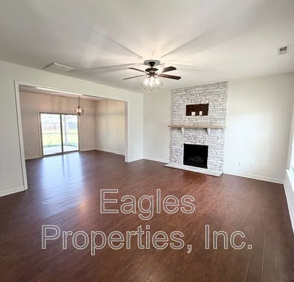 215 Ingram Fields Dr — Photo 4