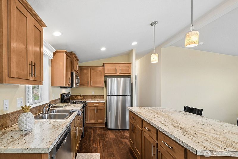 5th image of 1226 Maple Drive