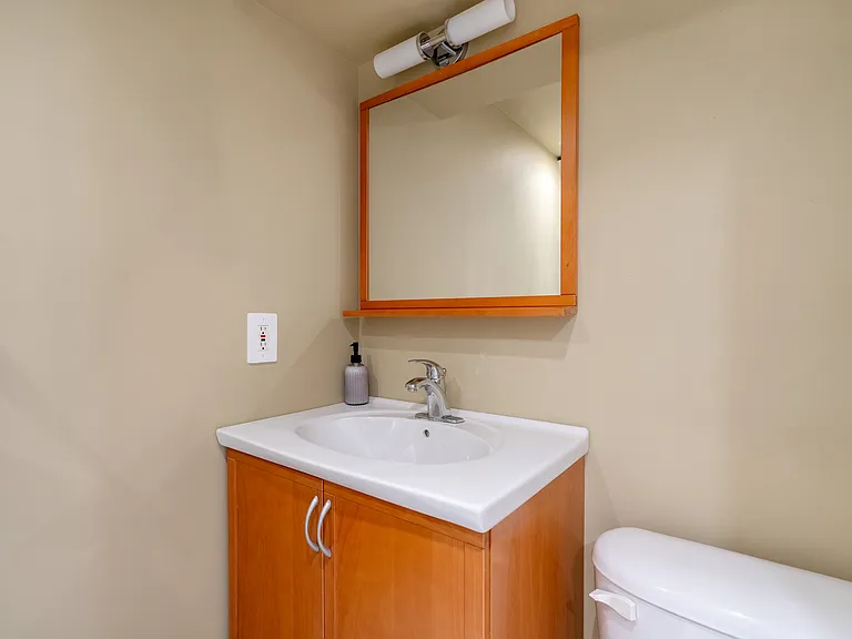 235 Rossmore Ct — Photo 28