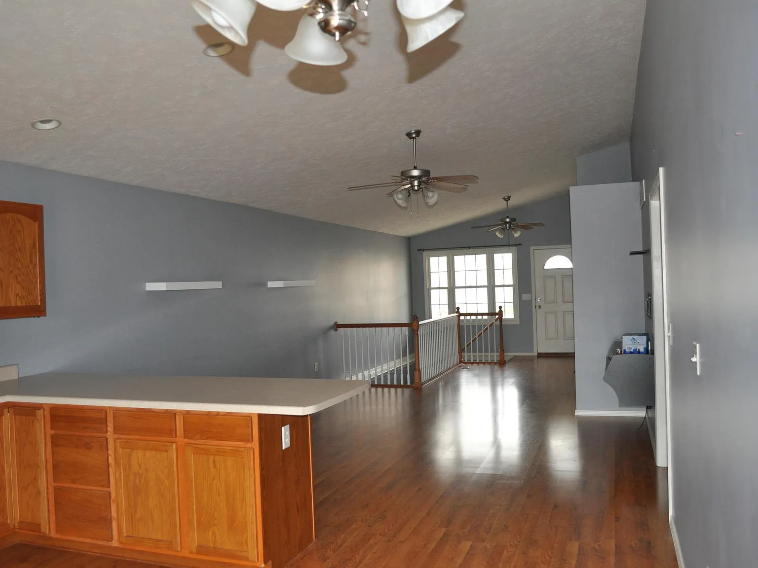 3 bed, 2472 sqft, $2,200 — Photo 3
