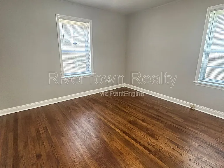 1070 E Walthal Cir — Photo 4