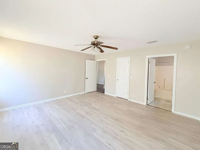 142 Woodvalley Ct — Photo 18