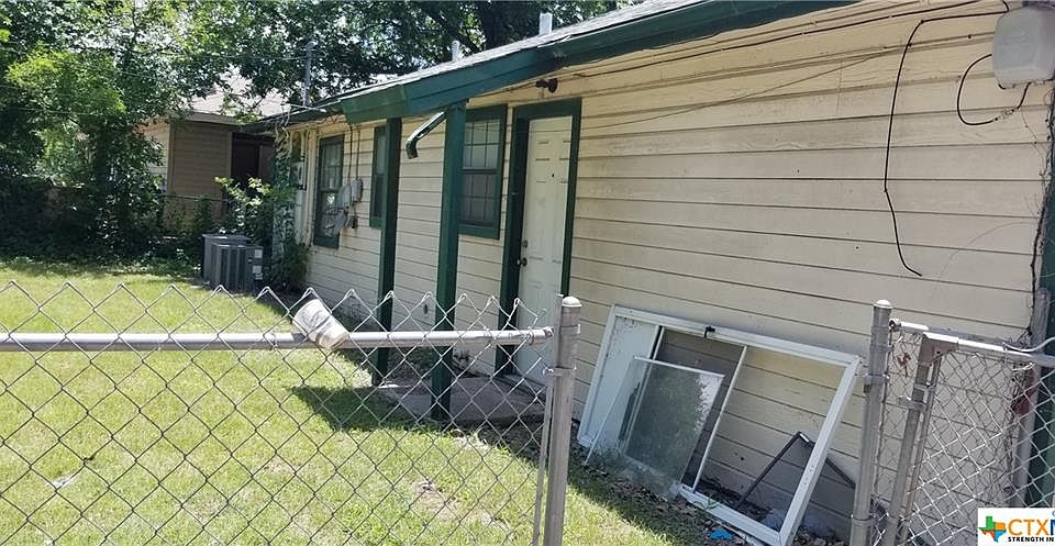 2nd image of 901 W Dean Ave
