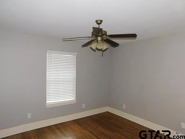 305 Rita Dr — Photo 4