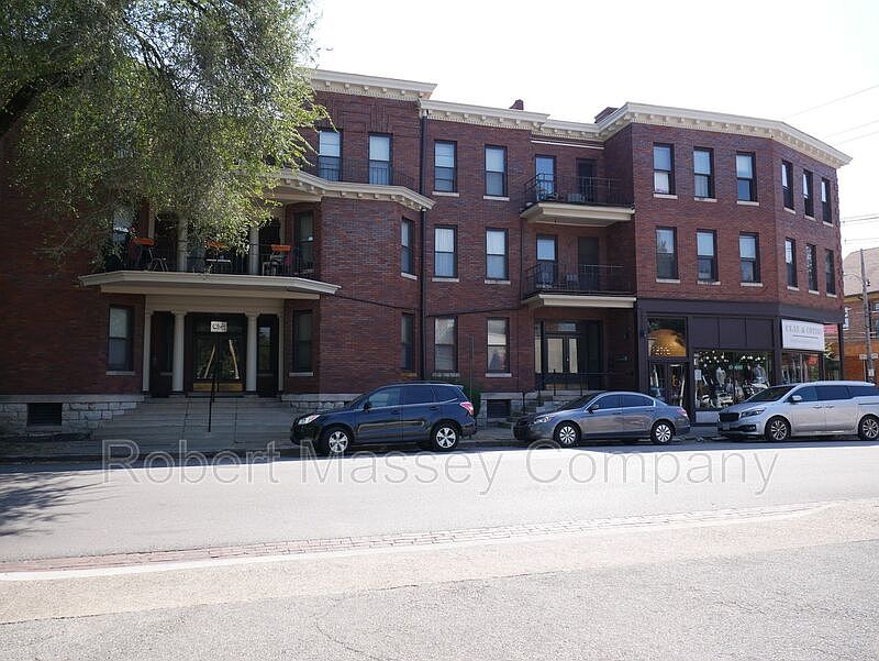 1st image of 2004 Cherokee Pkwy #6