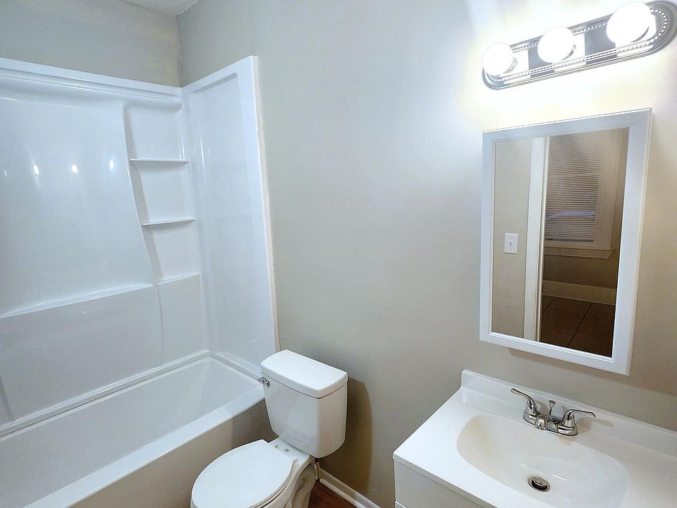 1st image of 135 E 17th St #1