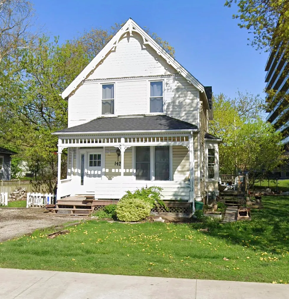 1421 Lakeshore Rd — Photo 1