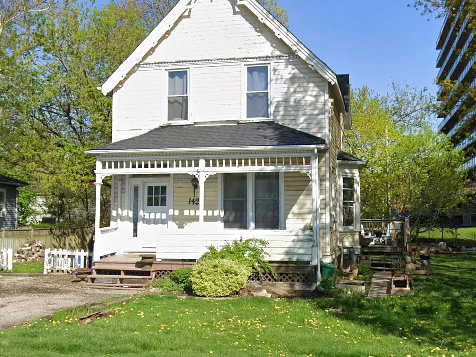 1421 Lakeshore Rd
