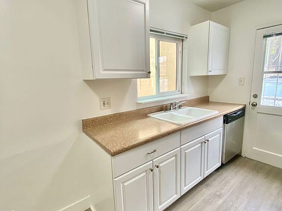 3rd image of 2334 Oak St APT A