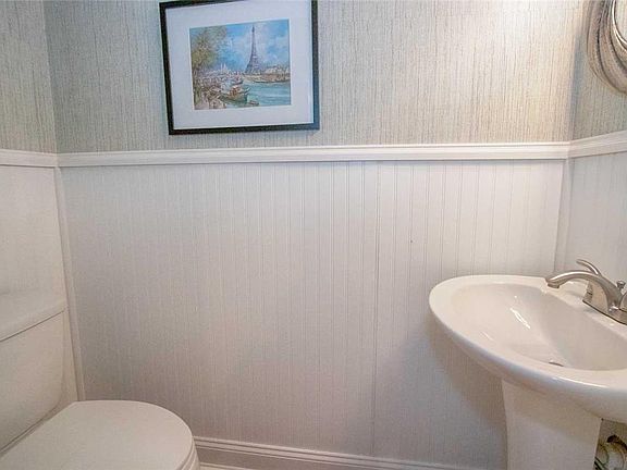 5th image of 2763 Victoria Ln
