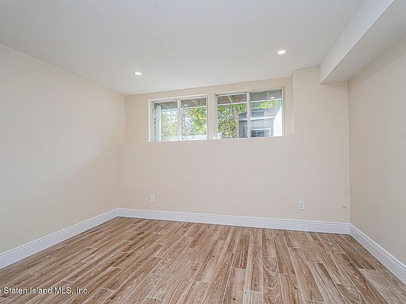 5th image of 155 Woodcutters Ln