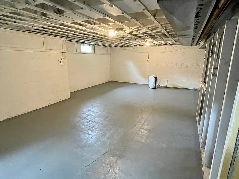 211 Central Ave — Photo 11