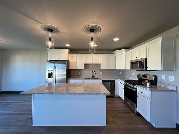 5th image of 625 Creekside Dr