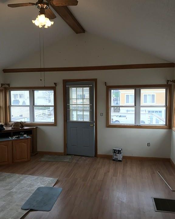 1st image of 387 N End Blvd #2