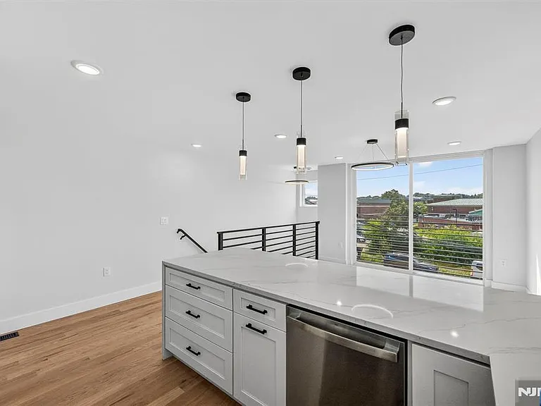 62 Hillside Ave — Photo 6