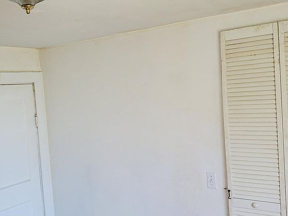 2nd image of 218 Columbine Ave
