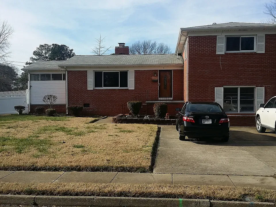 21 Charlton Dr