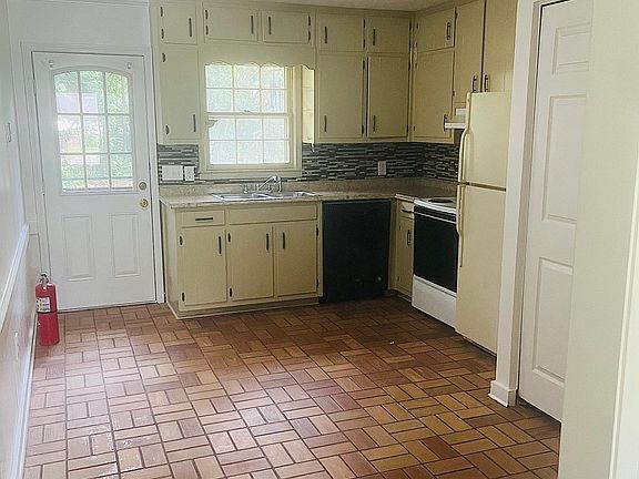 5th image of 3142 Dove Ct APT A
