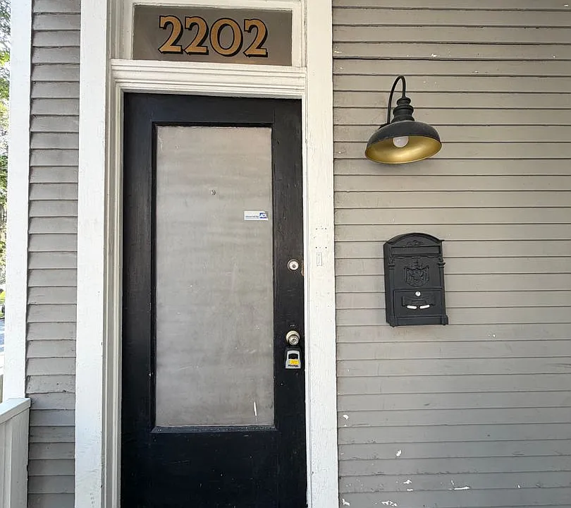 2202 - 2204 Bull St