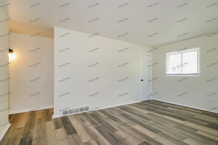 3 bed, 1.0 bath, 864 sqft, $1,295 — Photo 4