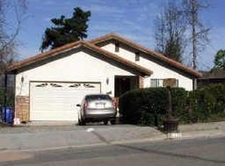 1225 Sandra Cir, Vista, CA 92083