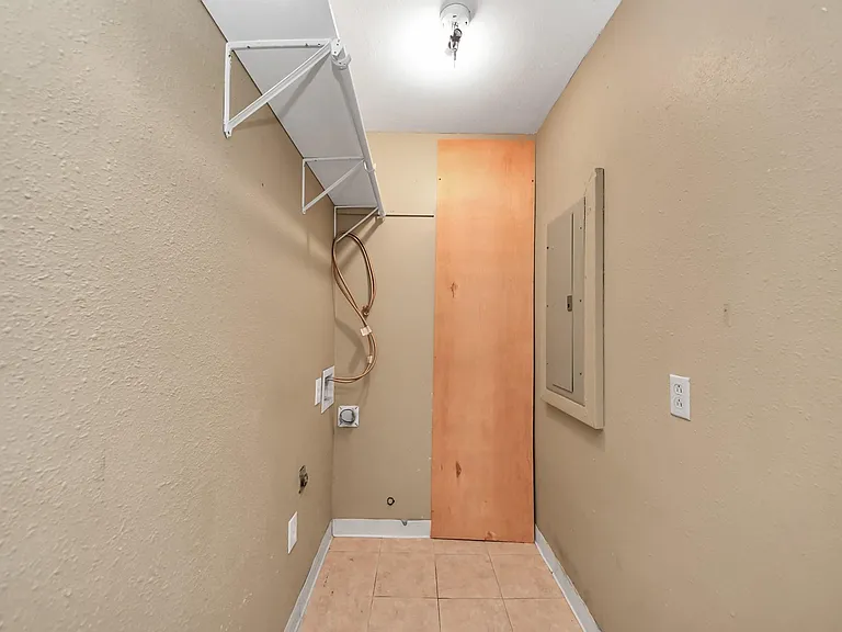 811 Hillcrest Dr — Photo 13