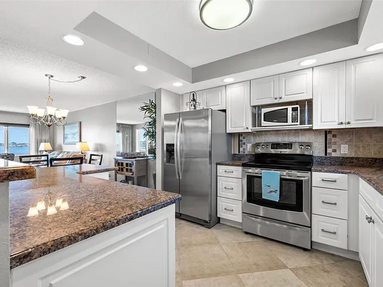 4750 Cove Cir #302 — Photo 1