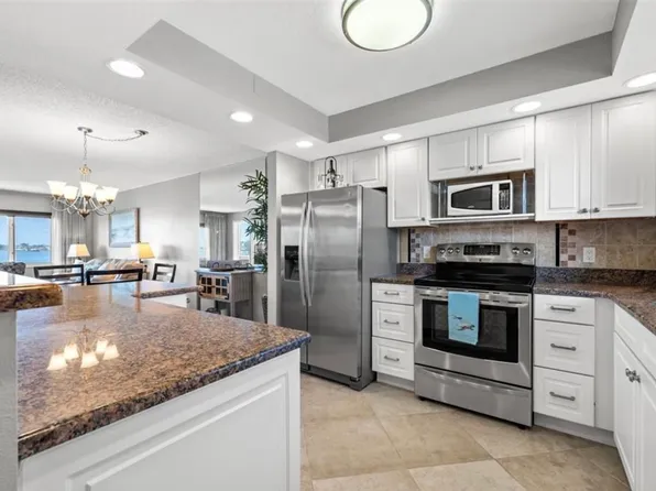 4750 Cove Cir, Saint Petersburg, FL