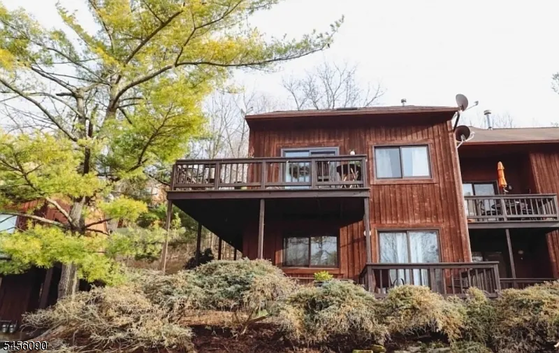 3 bed, 2.0 bath, $2,400 — Photo 1