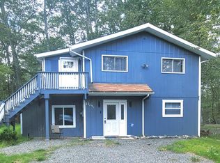 8380 Garden Dr, Tobyhanna, PA 18466