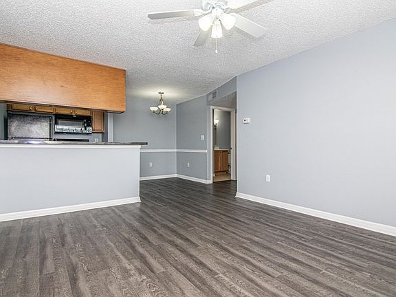 5th image of 220 Lake Parsons Grn Unit 208
