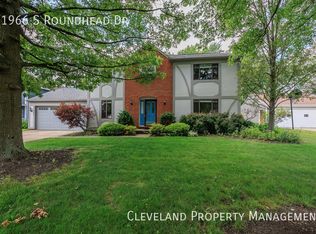 31966 S Roundhead Dr, Solon, OH 44139