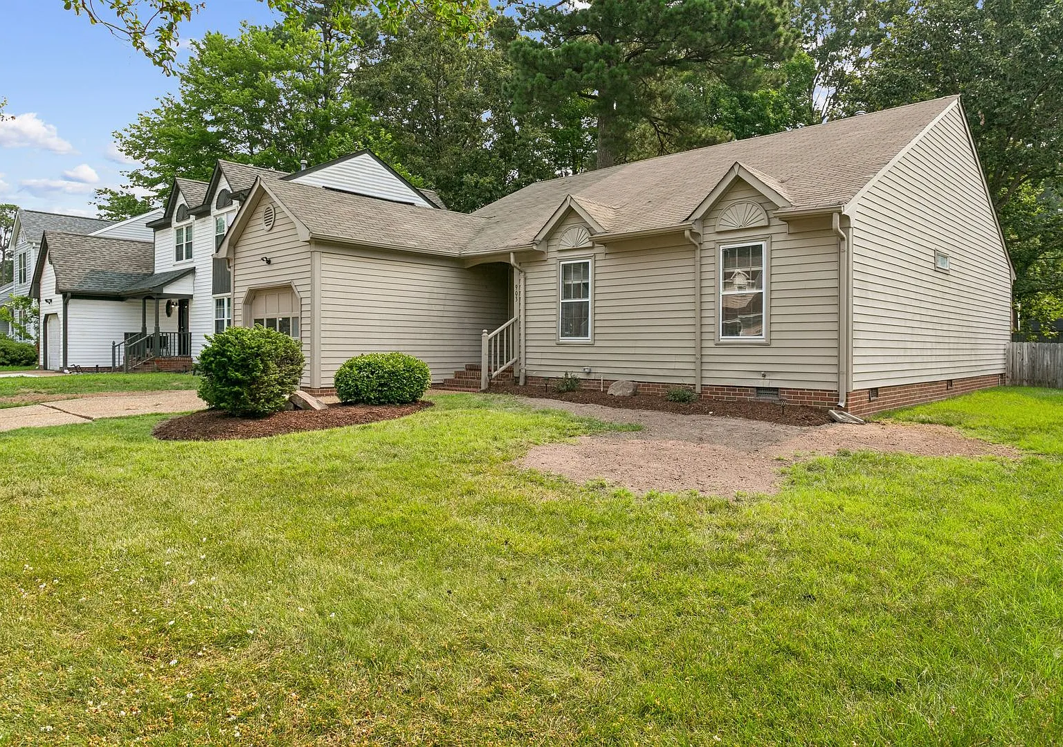 Single-Story 3BR/2BA Ranch in Colony Pines Newport News, VA — Photo 2