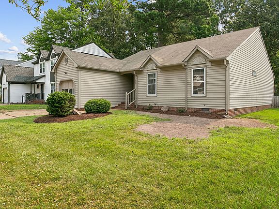 2nd image of 903 Belvoir Cir