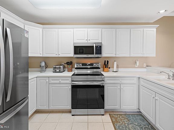 4th image of 16 64th St Unit 403
