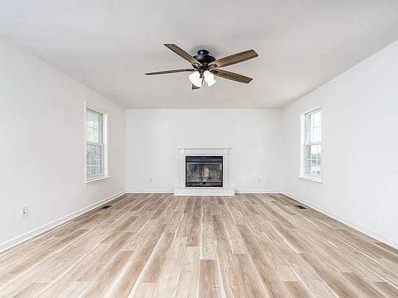 3rd image of 2718 Buckner Ln