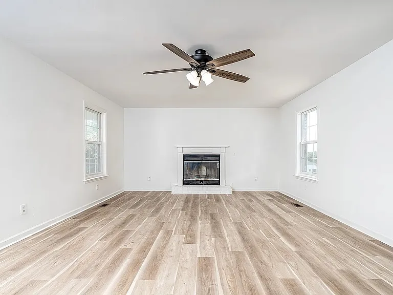 2718 Buckner Ln — Photo 3