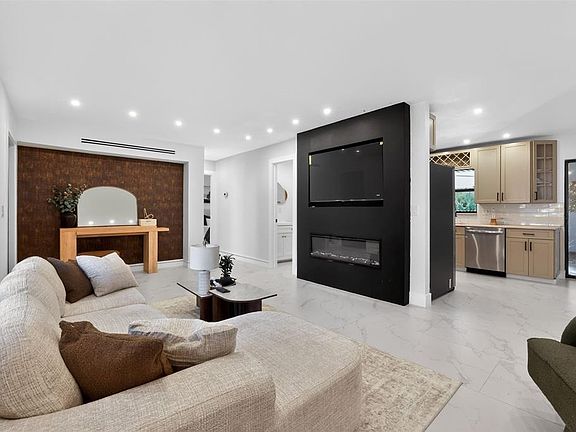 3rd image of 320 Pheasant Cir