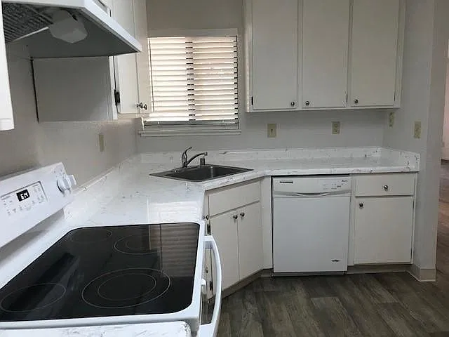 2 bed, 1050 sqft, $2,995 — Photo 3