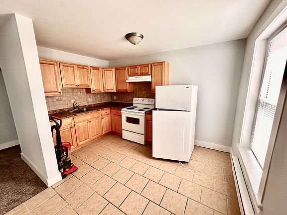 4th image of 241 W Queen Ln APT 3F