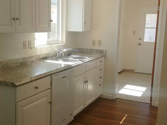 4th image of 554 Laine St