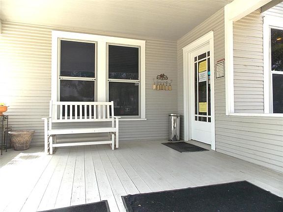 2nd image of 817 Atchison St