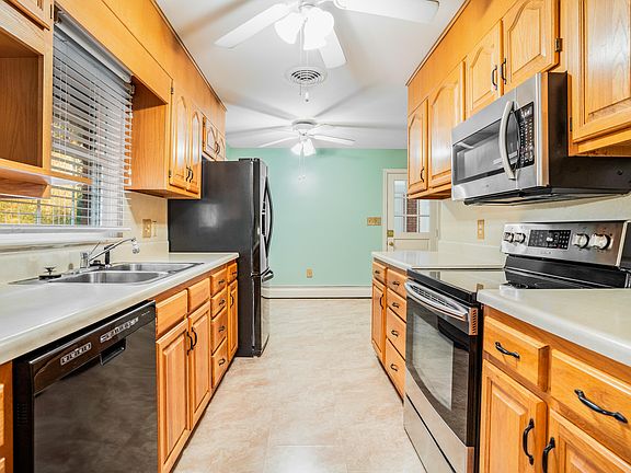 2nd image of 2529 Winifred Dr SW