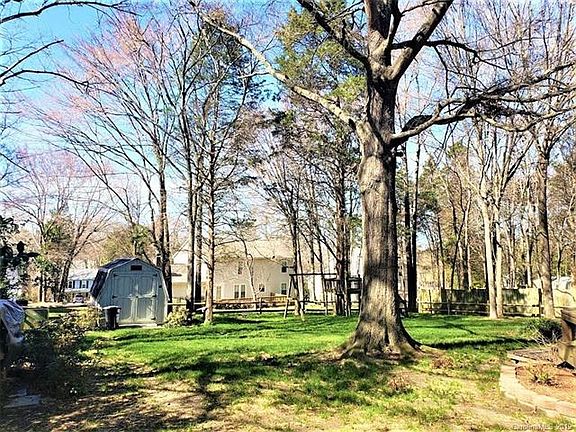 3rd image of 1941 Winsted Ct