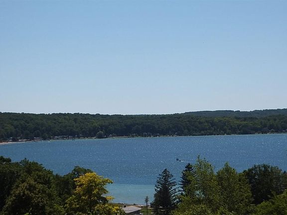 2nd image of 985 Bluewater Dr
