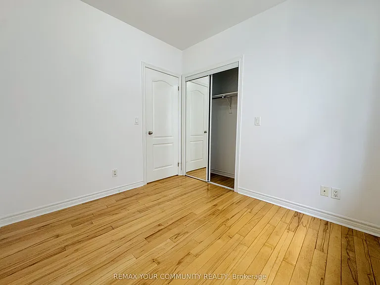 2415 Dundas St W #3 — Photo 13