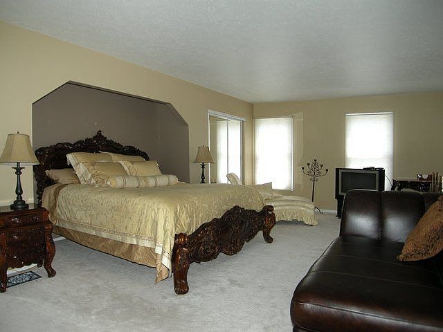 2nd image of 2708 Ridgecrest Dr