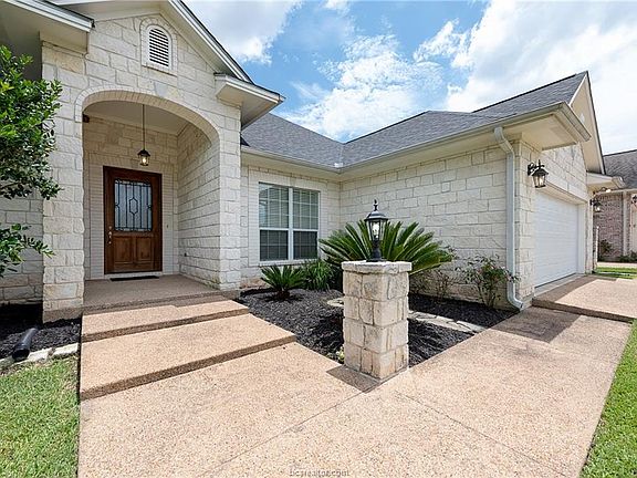 3rd image of 308 Onyx Dr