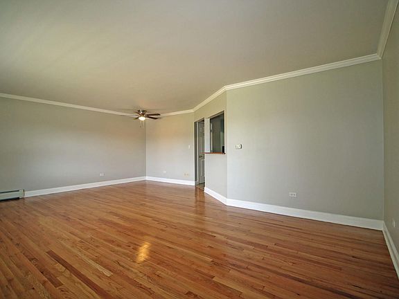 4th image of 1113 Holiday Ln APT 12
