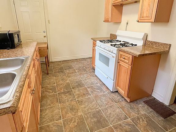 3rd image of 2 Stevenson St #2R